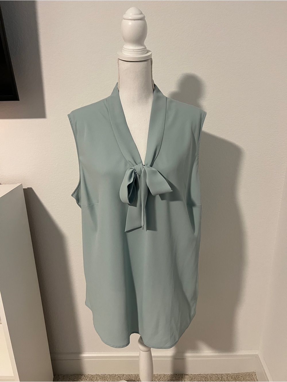 EUC Women’s Kasper Sleeveless Bow-Tie Blouse in Green - 2X